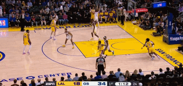 🏀NBA季前赛战报：布朗尼17+4 勇士六人得分上双以132-74大胜湖人